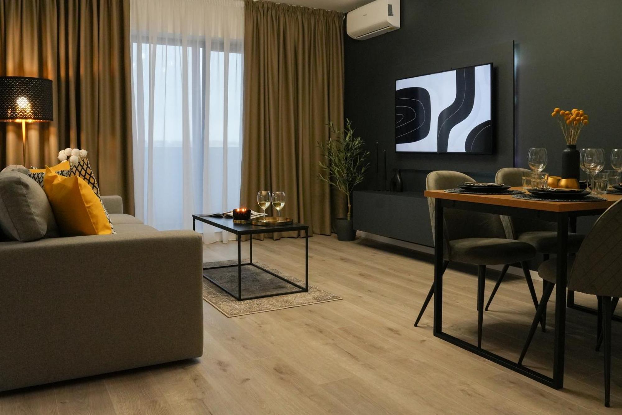 Apartment Luca - Luxury Park-view With Balcony & Parking Bucharest